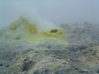 噴気をあげている 6:01